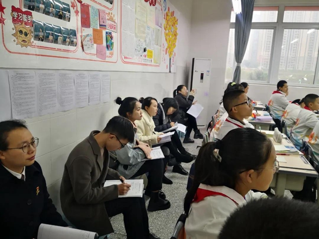 泸州市省级教育体制机制改革试点项目推进会在龙马潭区举行(图4) 泸州市省级教育体制机制改革试点项目推进会在龙马潭区举行(图4)