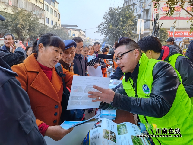 泸县立石镇开展禁毒重点整治攻坚决战集中宣传活动(图1)