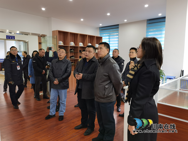 广安市城市管理局到龙马潭区莲花池考察综合行政执法体制改革工作(图2)
