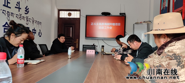 泸县干部杨佼川：照亮康巴高原脱贫之路的拼命三郎