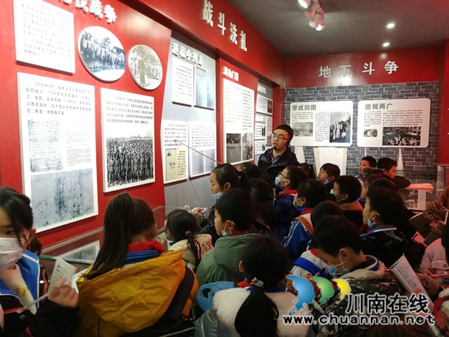 叙永东大街小学校开展“探寻红色文化  传承革命精神”研学实践活动(图1)