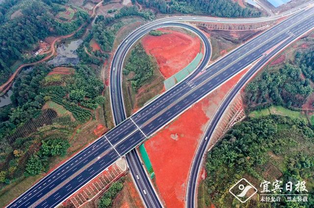 成宜高速90分钟全线跑完！双向6车道 年底试通车运营(图2)