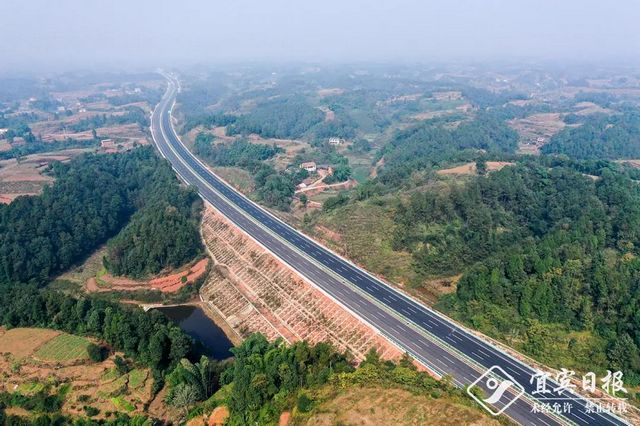 成宜高速90分钟全线跑完！双向6车道 年底试通车运营(图6)
