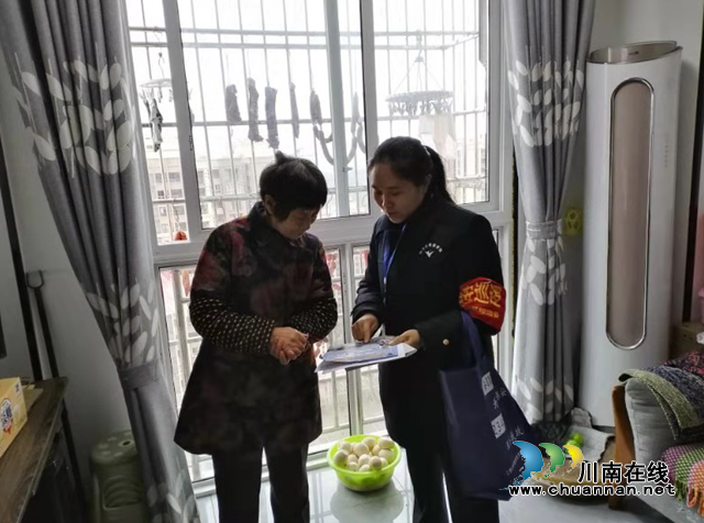 内江经开区交通镇上门入户开展消防宣传(图1)