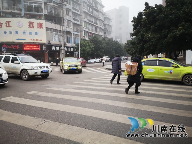 合江少岷路：早高峰秩序井然，绿色出行成美丽风景(图5)