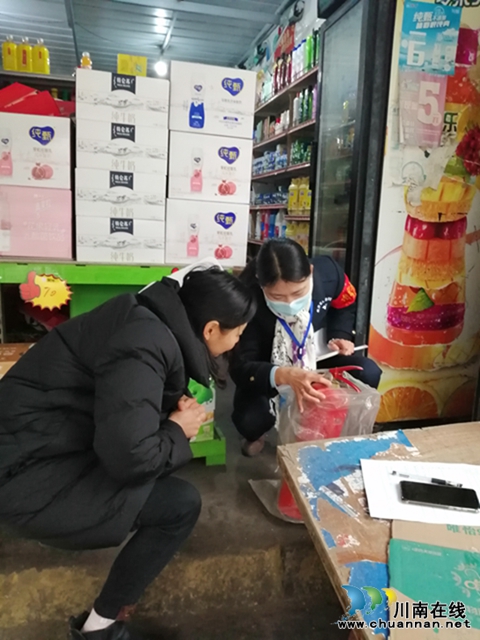 内江经开区靖民镇青冈社区开展定期消防安全检查工作(图1)
