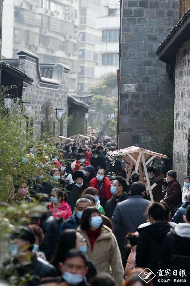 让古街唤醒记忆!宜宾百年冠英街正式开放(图1) 让古街唤醒记忆!宜宾百年冠英街正式开放(图1)
