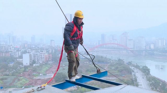 元旦不停工!川南第一高楼已修成这样,300余名建设者奋战一线(图2) 元旦不停工!川南第一高楼已修成这样,300余名建设者奋战一线(图2)