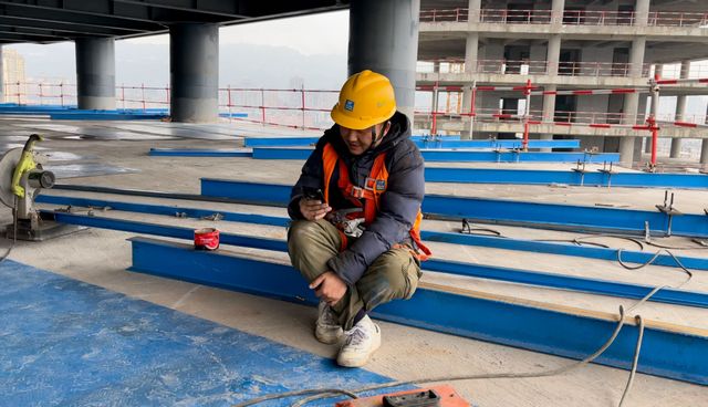 元旦不停工!川南第一高楼已修成这样,300余名建设者奋战一线(图4) 元旦不停工!川南第一高楼已修成这样,300余名建设者奋战一线(图4)