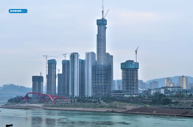 元旦不停工!川南第一高楼已修成这样,300余名建设者奋战一线(图5) 元旦不停工!川南第一高楼已修成这样,300余名建设者奋战一线(图5)