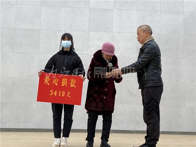 好暖！内江这位女孩感动了四川
