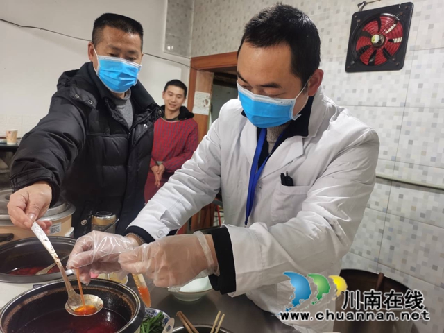 泸县市场监管局到太伏镇开展餐饮非法添加罂粟快速检测工作(图1)