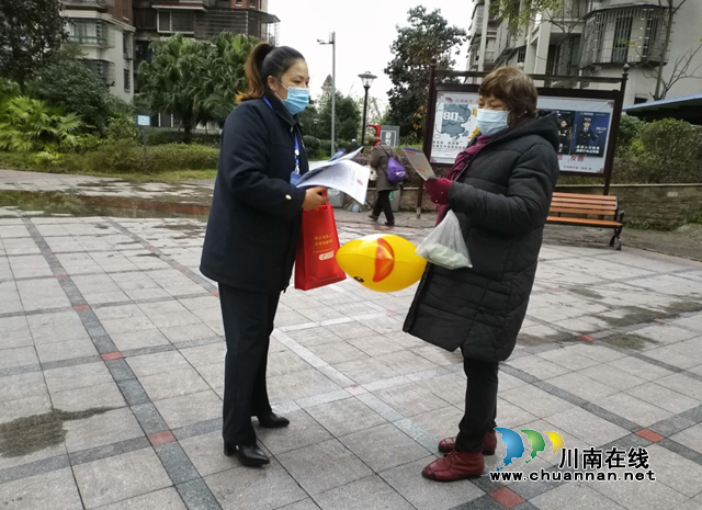 内江经开区交通镇汉晨社区:扫黑除恶再宣传,引导全民齐参与(图1) 内江经开区交通镇汉晨社区:扫黑除恶再宣传,引导全民齐参与(图1)