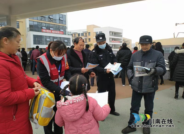 内江经开区交通派出所扫黑除恶、反诈骗宣传(图1)
