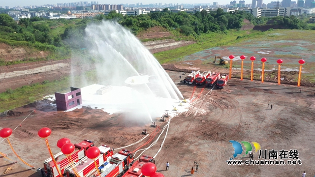 泸州组建全省首支消防机器人救援大队(图1)