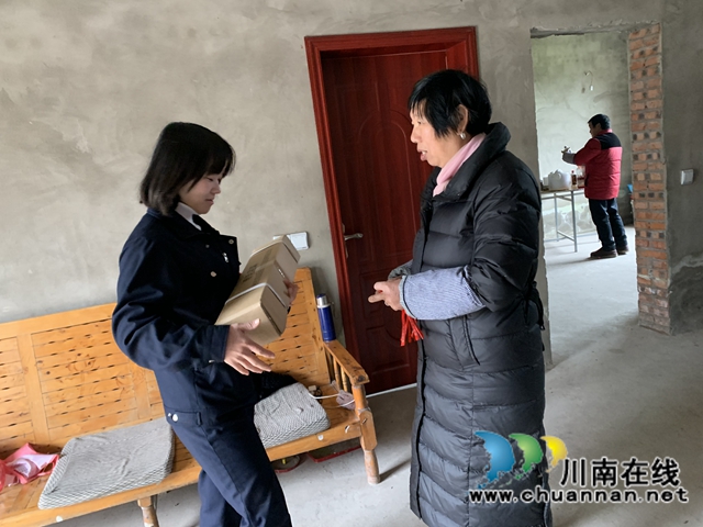 内江经开区靖民镇凉风社区：为残疾人发辅助器暖人心(图2)