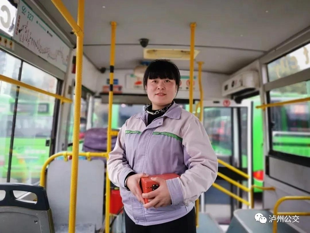 泸州公交一份怎样的礼物 让人感动泪奔！(图1)