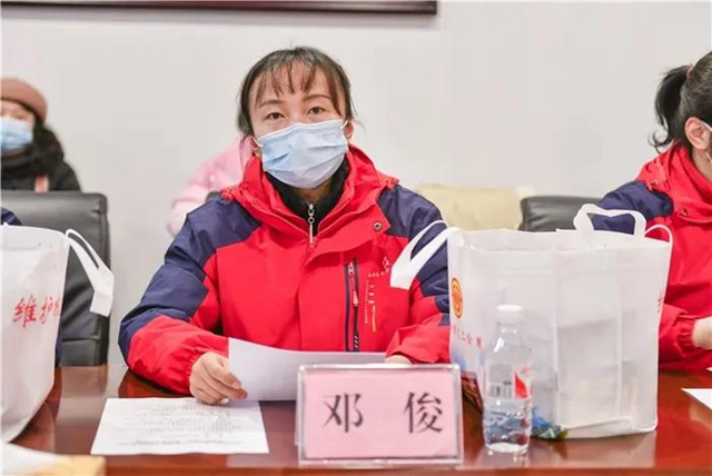 送温暖 | 付小平带队慰问泸州环卫工人和一线抗疫人员(图6)