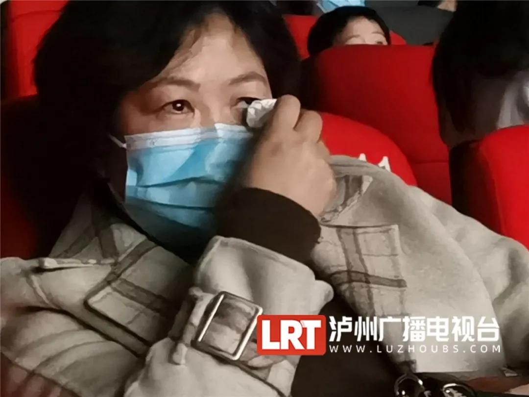 周星驰包场！泸州英雄在影院回忆“武汉日夜”(图3)