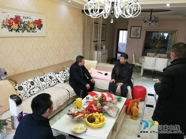 龙马潭区政协党组书记刘鹏飞带队慰问生病党员(图2) 龙马潭区政协党组书记刘鹏飞带队慰问生病党员(图2)