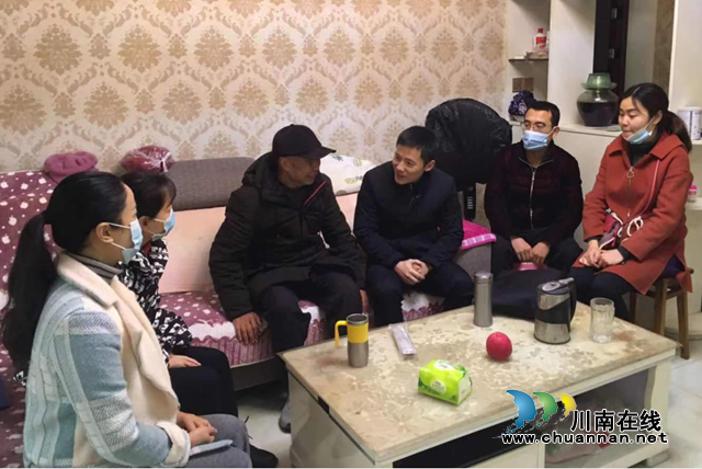 内江经开区交通镇汉晨社区开展给优秀退役军人“寒冬送温暖”活动(图1) 内江经开区交通镇汉晨社区开展给优秀退役军人“寒冬送温暖”活动(图1)