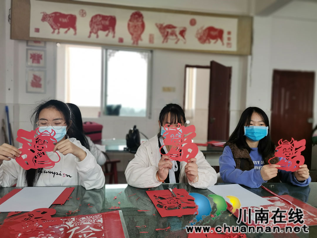 泸县留守娃：剪出春和福 温暖异乡的亲情