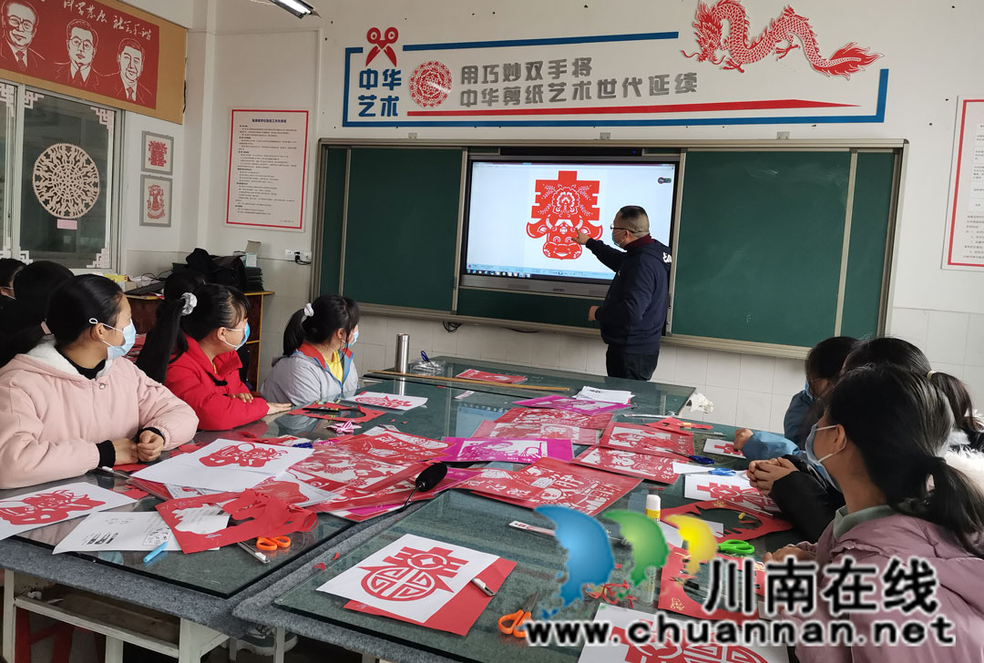 泸县留守娃：剪出春和福 温暖异乡的亲情(图2)
