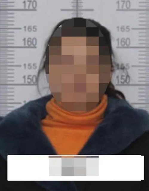 泸州:小孩玩闹引发冲突,双方亲友当众互撕,有人将手伸向警察……(图5) 泸州:小孩玩闹引发冲突,双方亲友当众互撕,有人将手伸向警察……(图5)