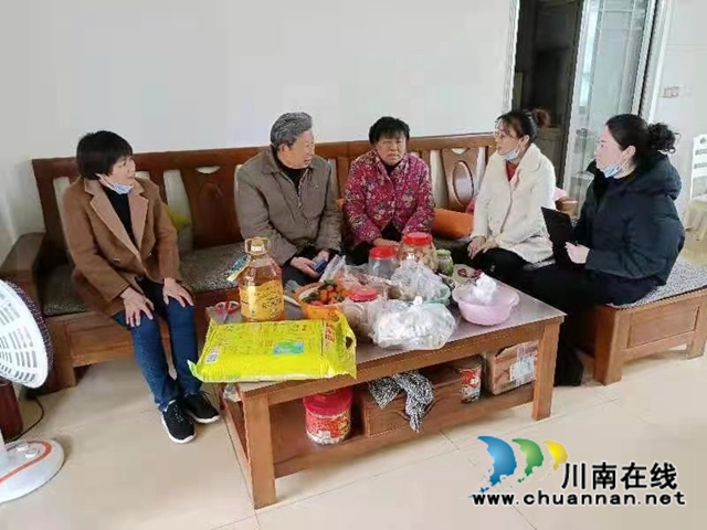 江阳区华阳街道开展春节走访慰问(图2) 江阳区华阳街道开展春节走访慰问(图2)