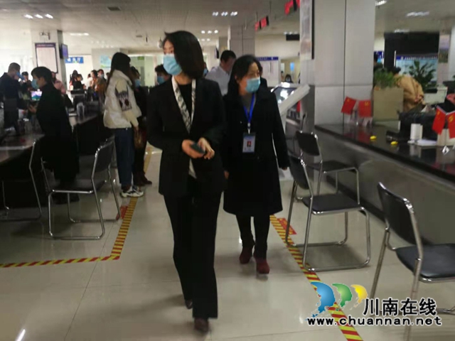 赵安清到纳溪区行政审批局督查常态化疫情防控和节后复工复产工作