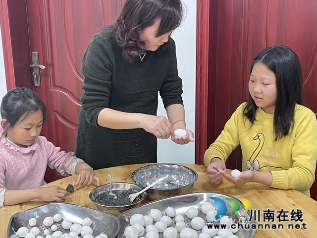 泸县云龙镇大水河村开展“我们的节日—关爱留守欢度元宵”活动(图2)