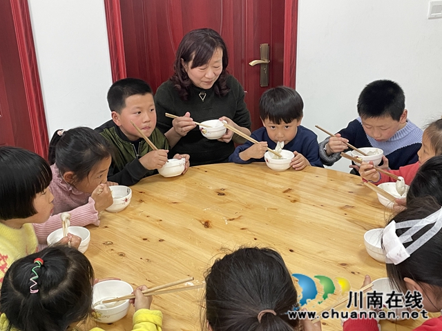 泸县云龙镇大水河村开展“我们的节日—关爱留守欢度元宵”活动(图3)