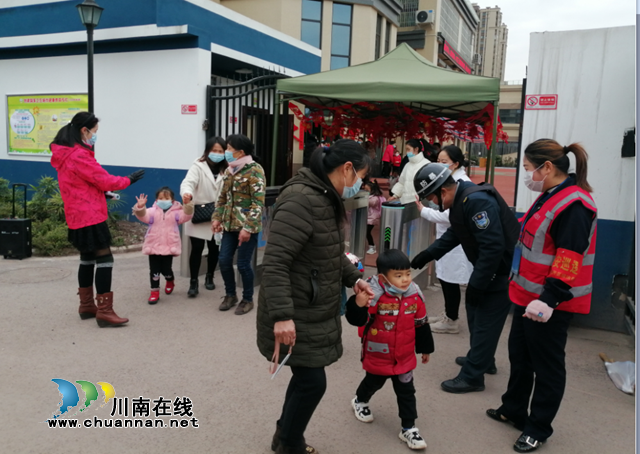 内江经开区交通派出所：又到开学季，“保驾护航”忙不停