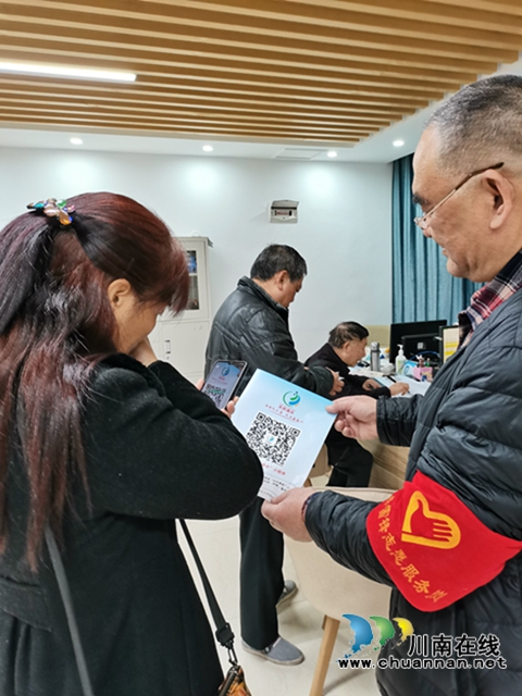 龙马潭区小市街道开展“天府通办APP”推广工作(图2)