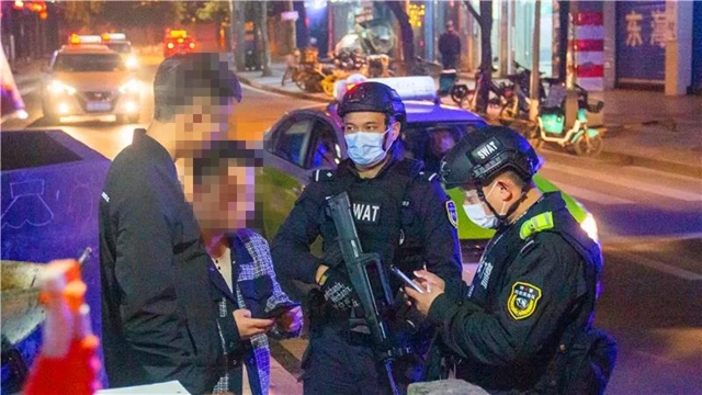 出手!内江出动1300余警力开展集中清查(图6) 出手!内江出动1300余警力开展集中清查(图6)