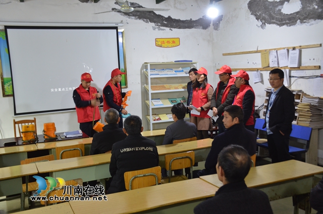川煤集团华荣能源威鑫煤业“小红帽”走进基层一线