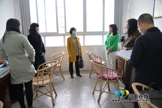 叙永县叙永镇东大街小学校接受县教育体育局开学工作检查