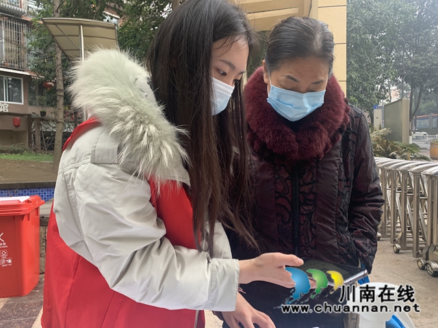 走上各地志愿岗 大学生志愿者践行雷锋精神！ 