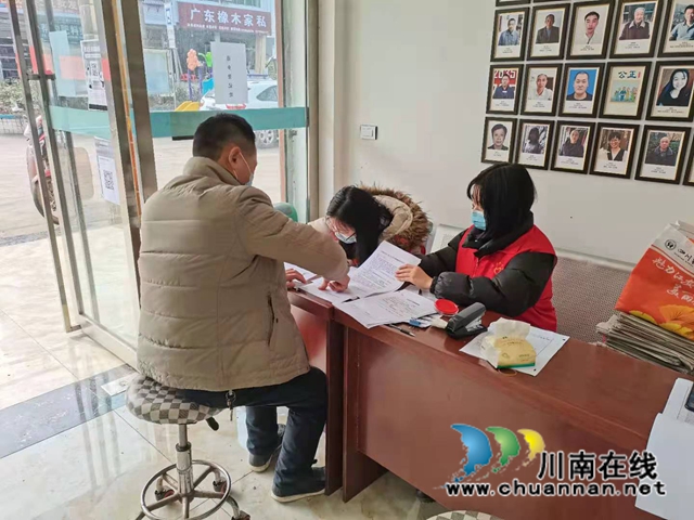 走上各地志愿岗 川警院的大学生志愿者践行雷锋精神! (图3) 走上各地志愿岗 川警院的大学生志愿者践行雷锋精神! (图3)