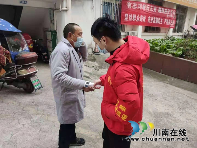 走上各地志愿岗 川警院的大学生志愿者践行雷锋精神! (图4) 走上各地志愿岗 川警院的大学生志愿者践行雷锋精神! (图4)