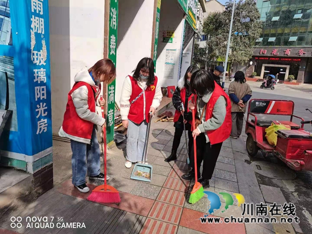 走上各地志愿岗 川警院的大学生志愿者践行雷锋精神! (图6) 走上各地志愿岗 川警院的大学生志愿者践行雷锋精神! (图6)