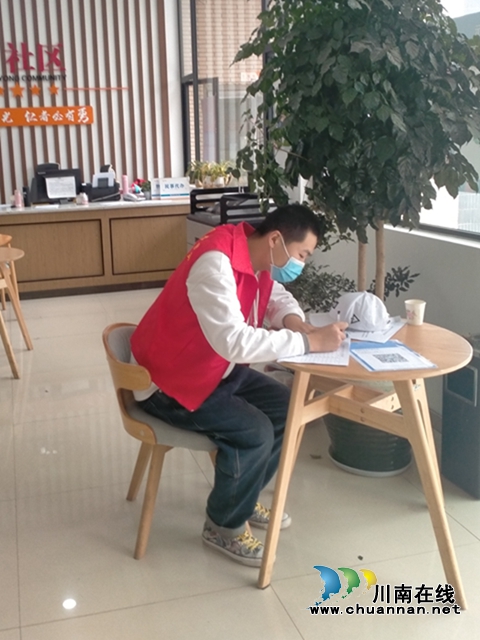 走上各地志愿岗 川警院的大学生志愿者践行雷锋精神! (图8) 走上各地志愿岗 川警院的大学生志愿者践行雷锋精神! (图8)