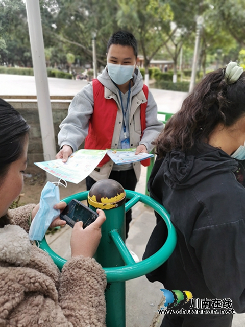 走上各地志愿岗 川警院的大学生志愿者践行雷锋精神! (图7) 走上各地志愿岗 川警院的大学生志愿者践行雷锋精神! (图7)