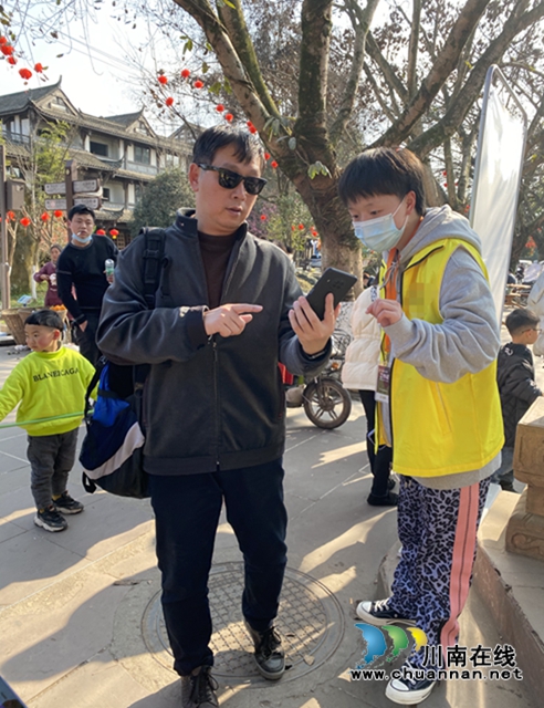 走上各地志愿岗 川警院的大学生志愿者践行雷锋精神! (图12) 走上各地志愿岗 川警院的大学生志愿者践行雷锋精神! (图12)