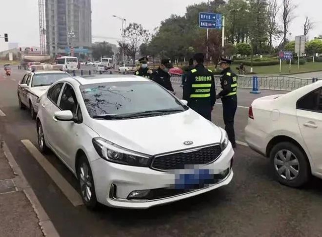 零容忍！今年泸州已查处“黑车”326辆(图1)