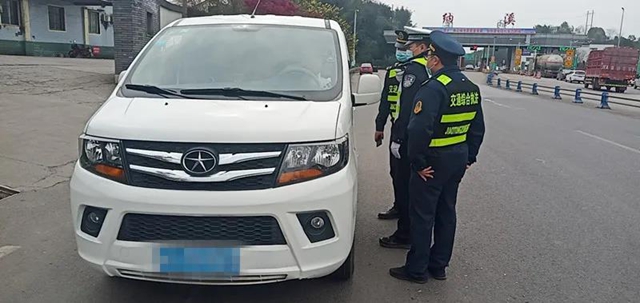 零容忍！今年泸州已查处“黑车”326辆(图2)