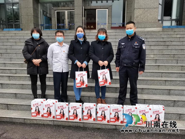 江阳区北城街道金甲虫党总支慰问泸州市交警一大队、三大队女民警