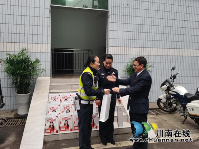 江阳区北城街道金甲虫党总支慰问泸州市交警一大队、三大队女民警(图2)