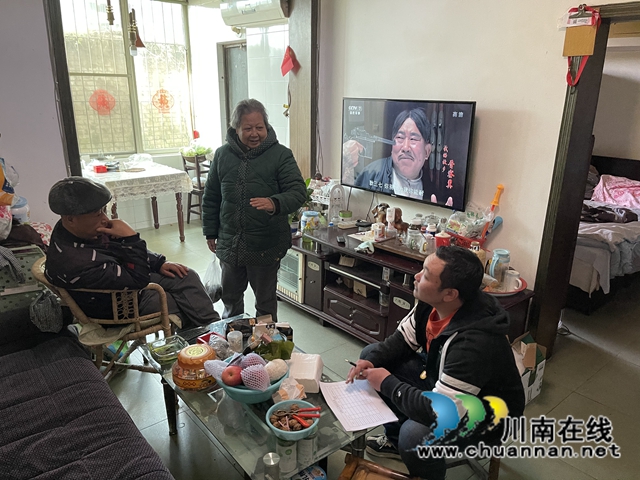 江阳区北城街道城垣社区：入户收集群众“心声”，老旧小区改造提供“点餐”服务