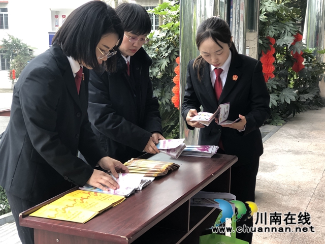 纳溪区法院：普法关怀，为“留守妇女”撑起一片法治的天空(图6)